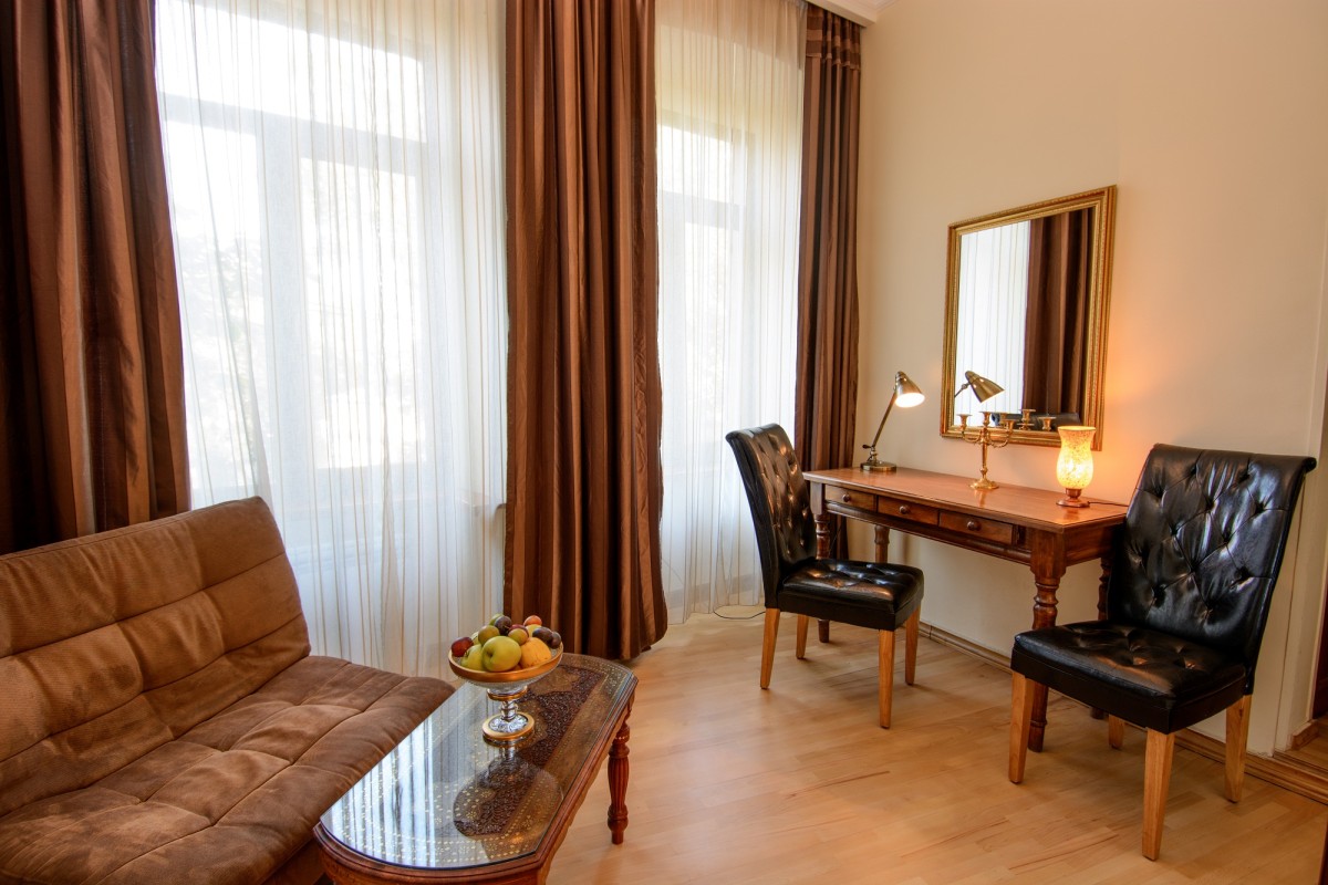 Working Area / Suite Room