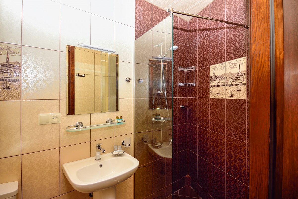 Bathroom / Double Room with Balcony